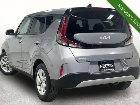 Used 2025 Kia Soul LX w/ LX Technology Package FWD image 15