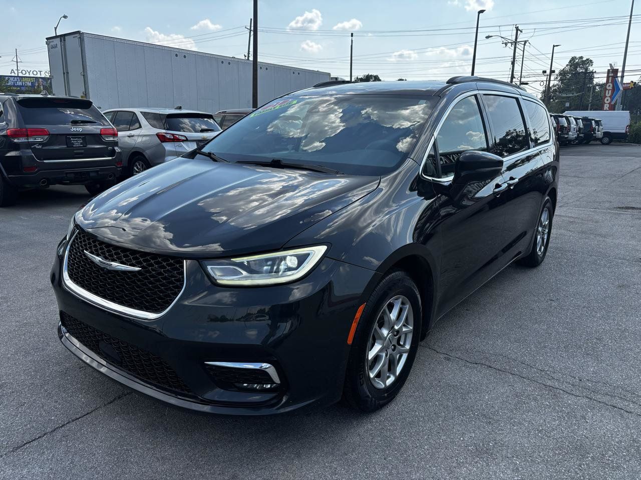 Used 2021 Chrysler Pacifica Touring FWD image 7
