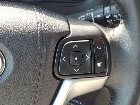 Used 2015 Toyota Sienna XLE w/ XLE Navigation Package FWD image 19