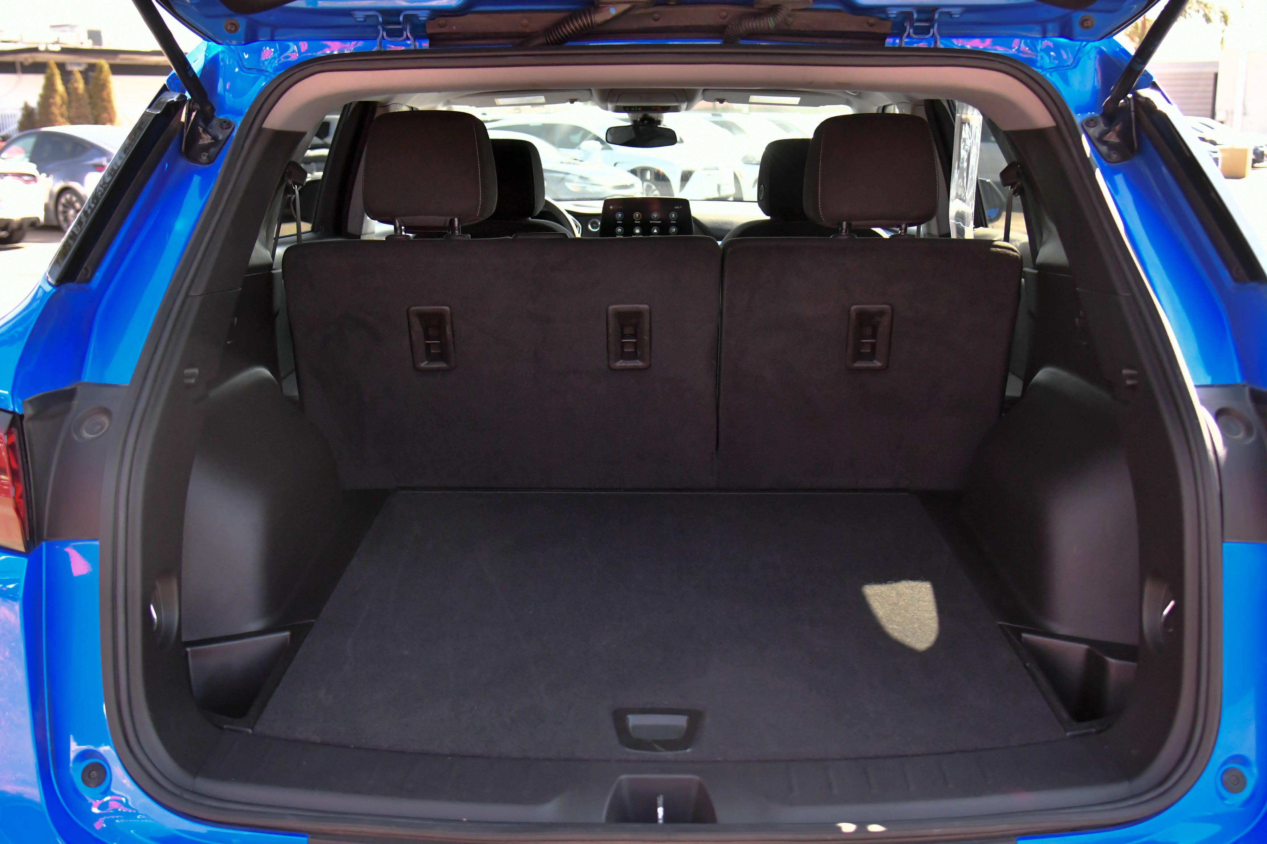Used 2025 Chevrolet Blazer LT FWD image 39
