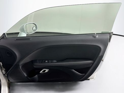 Used 2017 Dodge Challenger SXT RWD image 27