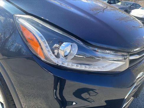 Used 2019 Chevrolet Trax LT w/ Sun & Sound Package image 31