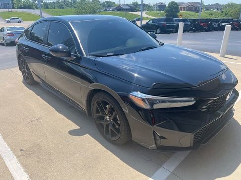 Used 2025 Honda Civic Sport image 3