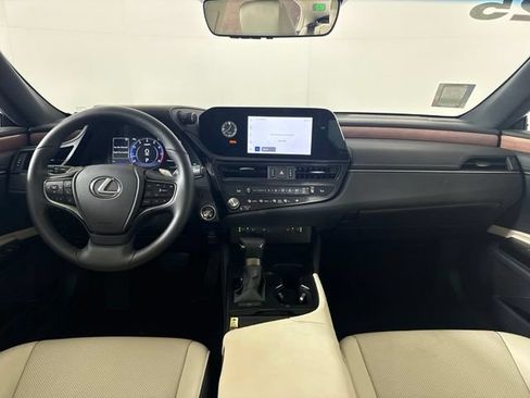 Used 2025 Lexus ES 350 w/ Premium Package FWD image 32
