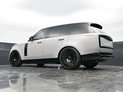 Used 2025 Land Rover Range Rover SV AWD/4WD image 46