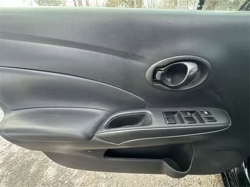 Used 2012 Nissan Versa SV image 12