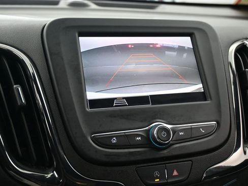 Used 2023 Chevrolet Equinox RS FWD image 17