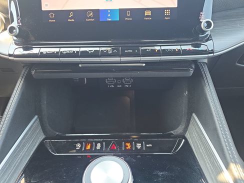 Used 2024 Jeep Wagoneer Series II w/ Flexible Seating Group RWD image 23