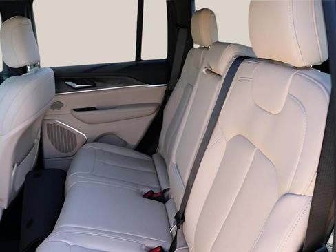 New 2026 Jeep Grand Cherokee Limited RWD image 15