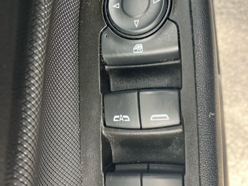 Used 2022 Chevrolet Equinox RS w/ RS Leather Package FWD image 13