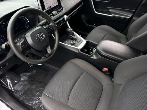 Used 2024 Toyota RAV4 LE AWD/4WD image 9