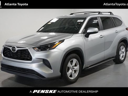 Used 2023 Toyota Highlander L FWD image 1