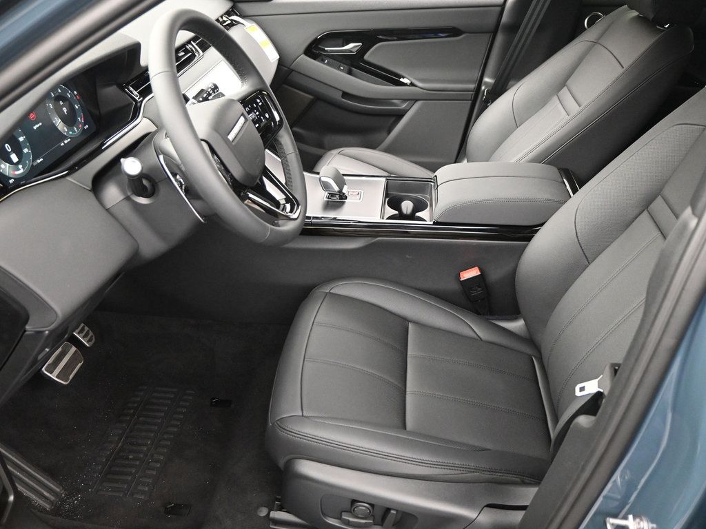 Used 2026 Land Rover Range Rover Evoque Dynamic SE AWD/4WD image 5