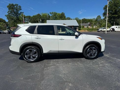 Used 2024 Nissan Rogue SV FWD image 5