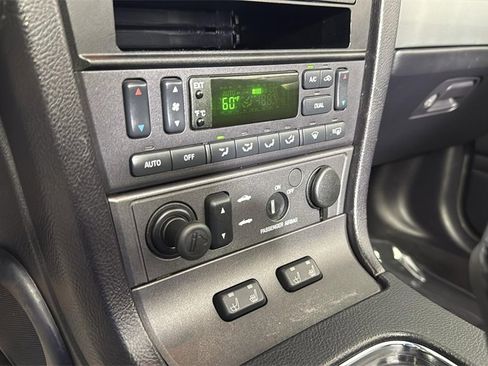 Used 2003 Ford Thunderbird image 22
