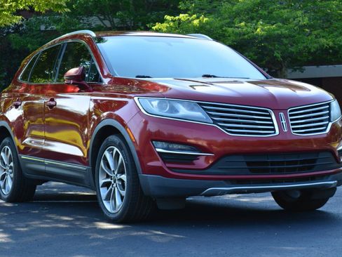 Used 2017 Lincoln MKC Select w/ Select Plus Package FWD image 3