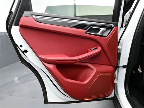 Certified 2023 Porsche Macan Turbo image 13