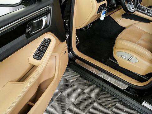 Used 2017 Porsche Macan image 8