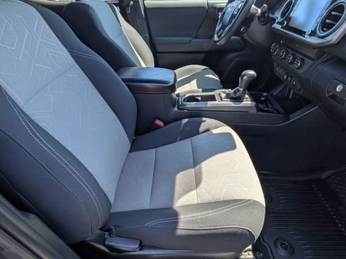 Used 2020 Toyota Tacoma TRD Sport w/ Technology Package image 19