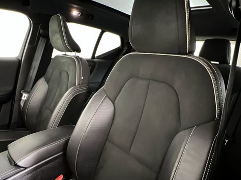 Used 2020 Volvo XC40 T5 R-Design image 12