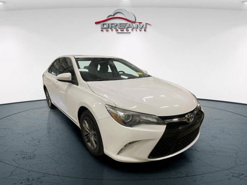 Used 2017 Toyota Camry SE w/ Moonroof Package FWD image 1