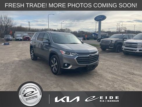 Used 2020 Chevrolet Traverse LT w/ LT Premium Package AWD/4WD image 1