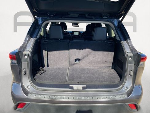 Used 2024 Toyota Highlander XLE image 12