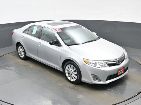 Used 2014 Toyota Camry XLE image 31