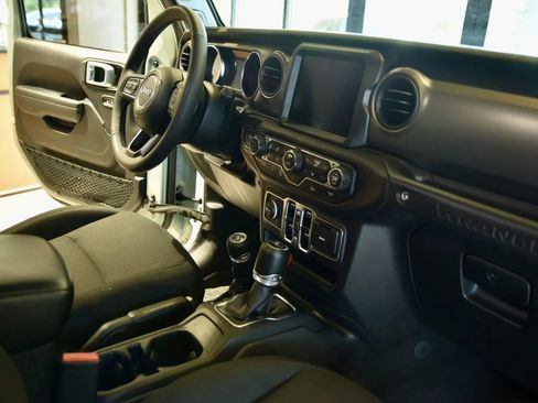 Used 2023 Jeep Wrangler Unlimited w/ Sun & Screen Package AWD/4WD image 28