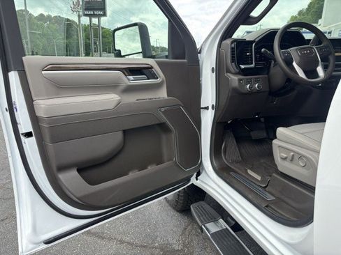New 2026 GMC Sierra 2500 SLE w/ SLE Value Package; AWD/4WD image 9