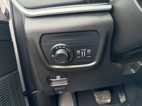 Certified 2024 Jeep Grand Cherokee Altitude image 16