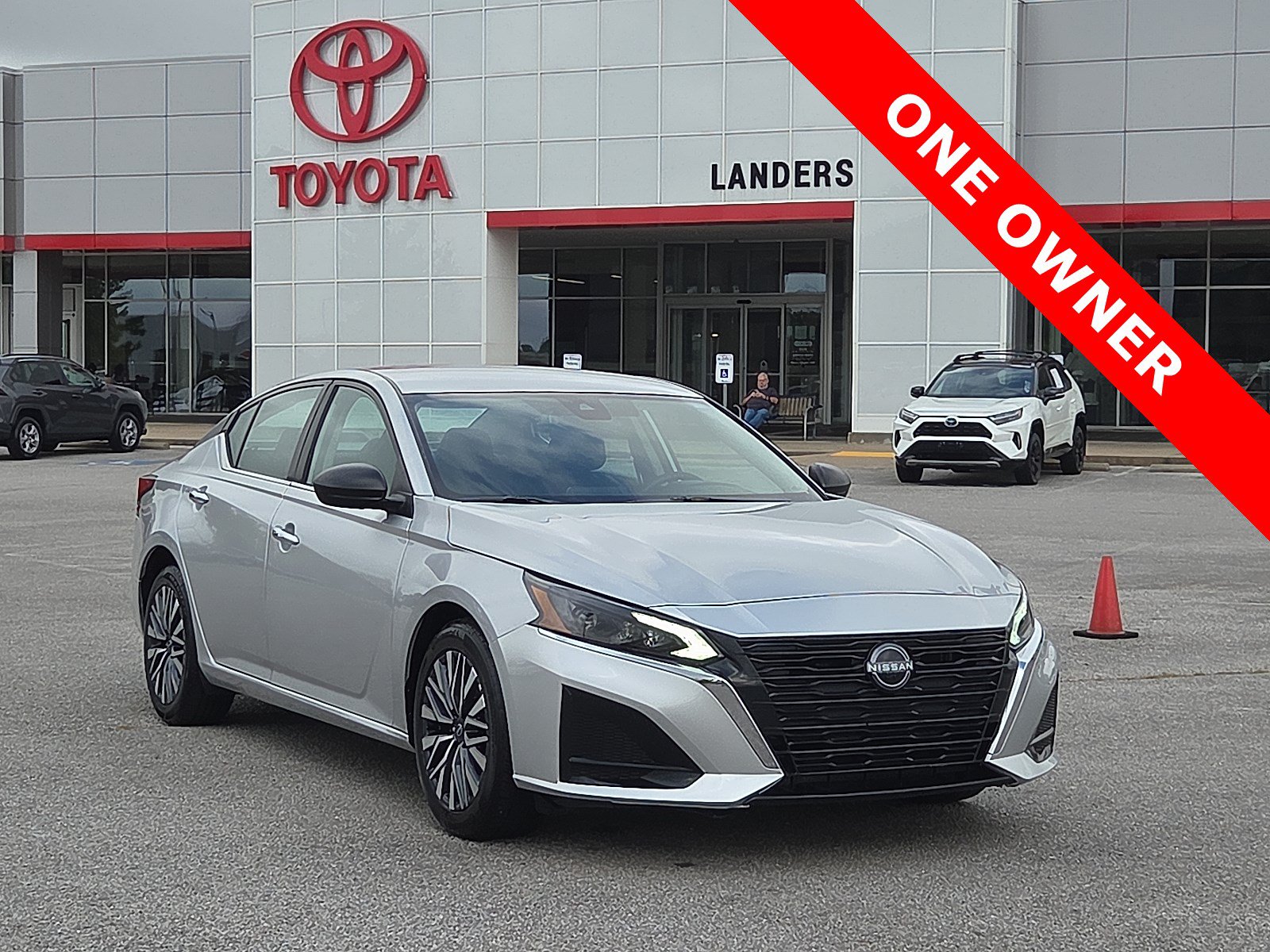 Used 2025 Nissan Altima 2.5 SV FWD image 1