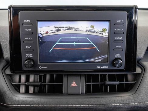Used 2021 Toyota RAV4 LE FWD image 16