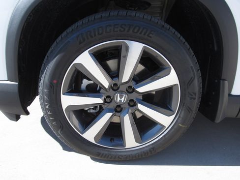 New 2025 Honda Pilot Touring image 3