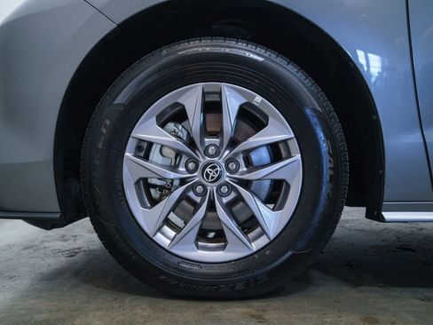 Certified 2026 Toyota Sienna LE FWD image 11