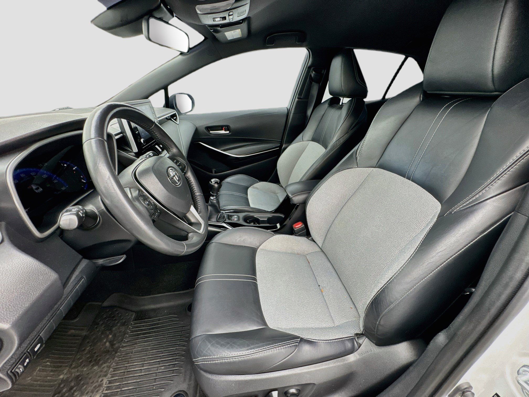 Used 2022 Toyota Corolla XSE FWD image 13