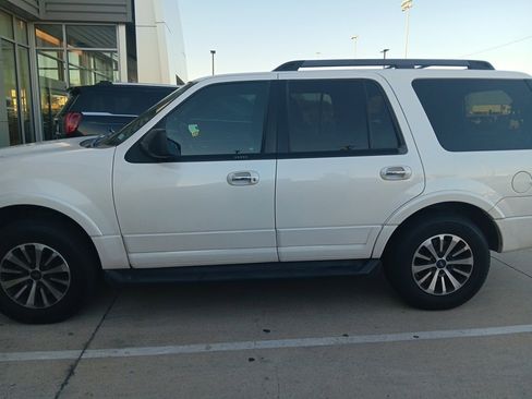 Certified 2017 Ford Expedition XLT w/ Equipment Group 201A image 9