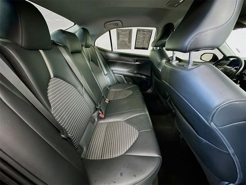 Used 2020 Toyota Camry SE w/ Carpet Mat Package image 24