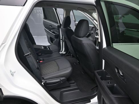 Used 2025 Nissan Pathfinder SV image 33