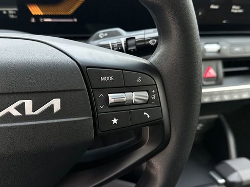 New 2025 Kia K4 LXS image 22