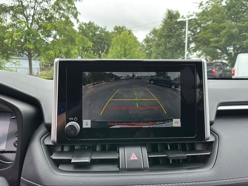 Used 2024 Toyota RAV4 XLE FWD image 33