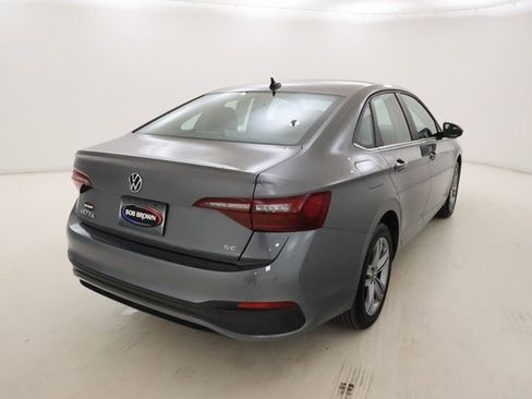 Used 2024 Volkswagen Jetta SE image 3