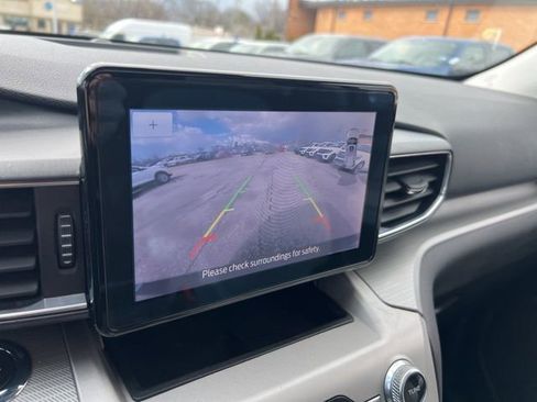 Certified 2021 Ford Explorer XLT w/ Equipment Group 202A image 13