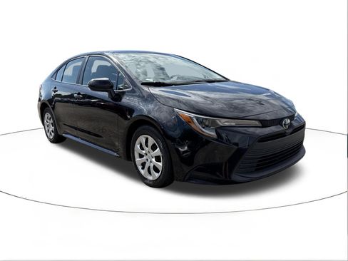 Used 2024 Toyota Corolla LE FWD image 2