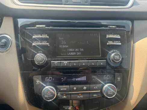 Used 2015 Nissan Rogue SV FWD image 5