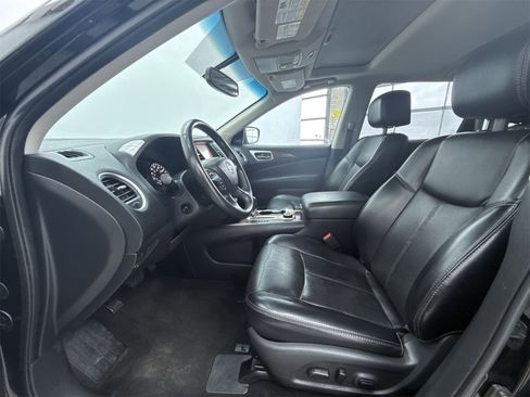 Used 2018 Nissan Pathfinder Platinum image 11