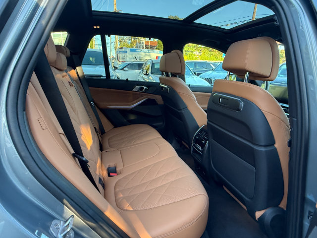 Certified 2024 BMW X5 xDrive50e w/ Premium Package AWD/4WD image 31