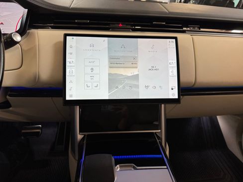 Used 2025 Land Rover Range Rover Long Wheelbase Autobiography image 29