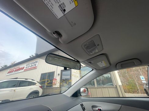 Used 2010 Toyota Corolla image 16