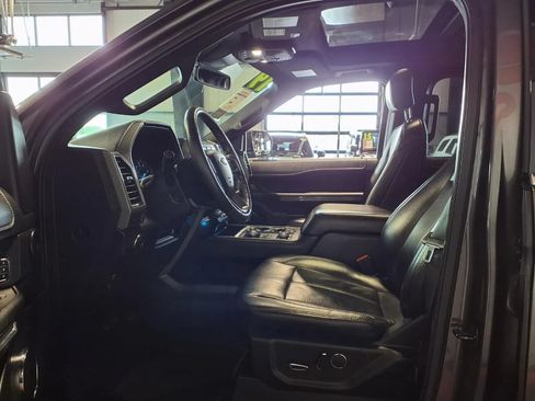 Used 2019 Ford Expedition XLT w/ Equipment Group 202A AWD/4WD image 19